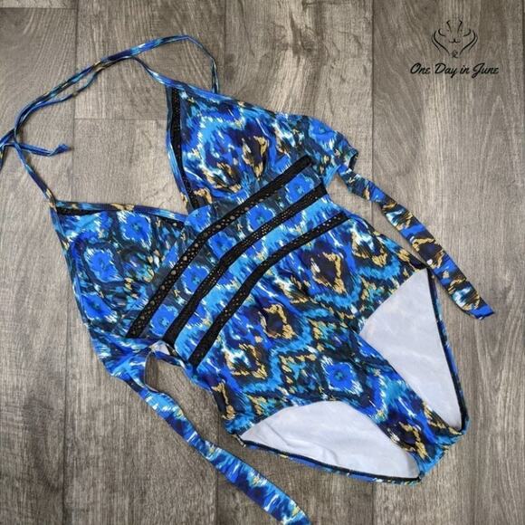 Urchics Halter Plunge One Piece Swimsuit Size M - Picture 3 of 4